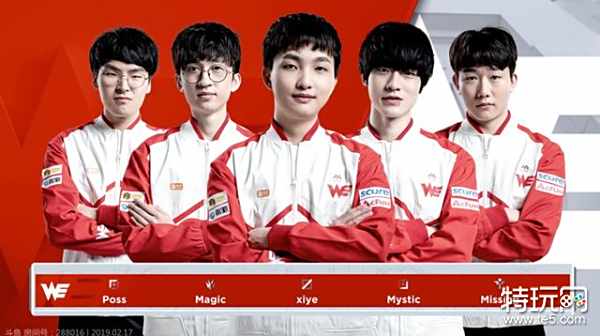 与中场球员 与中场球员